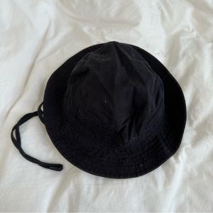 Aritzia Main Character Bucket Hat
